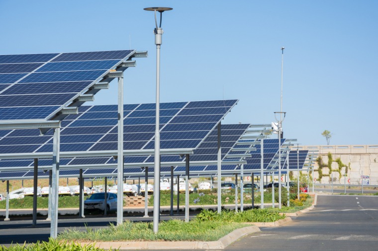 Ombière Photovoltaïque pour du football à 5 five