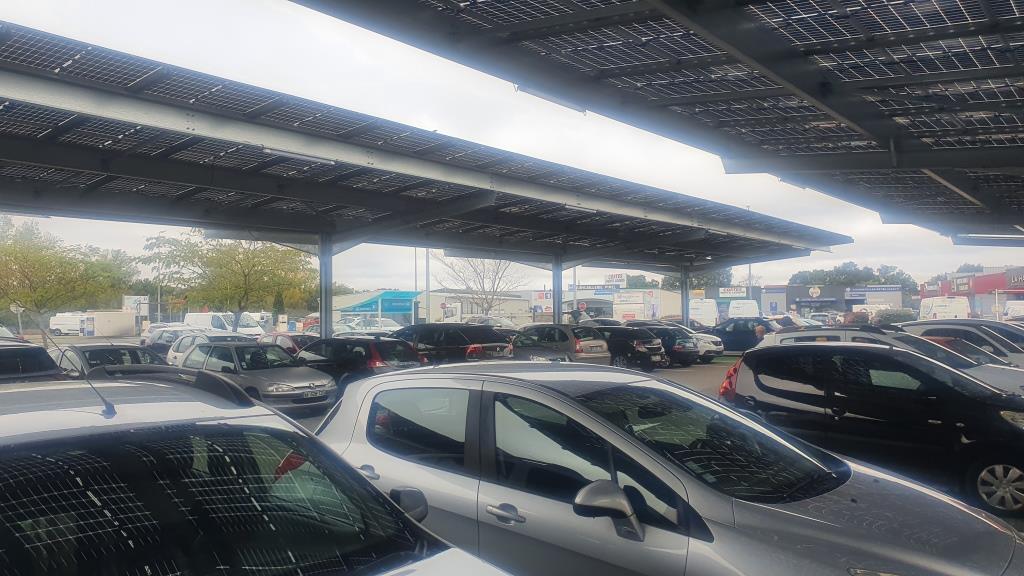 Obligation d’installer une ombrière photovoltaïque sur les parkings de plus de 1500 m²